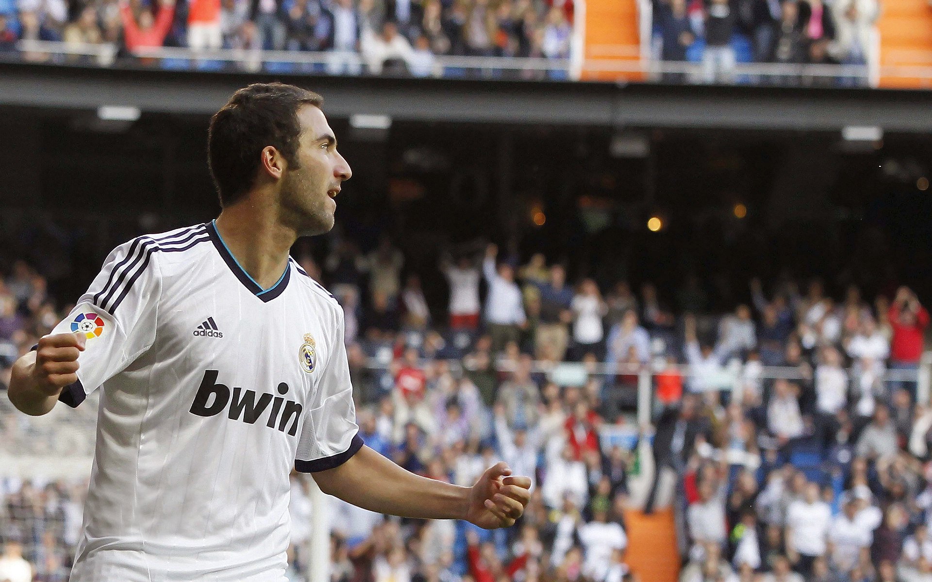 加维关键时刻站出来，瑞士对阵瑞典的唯一性对决